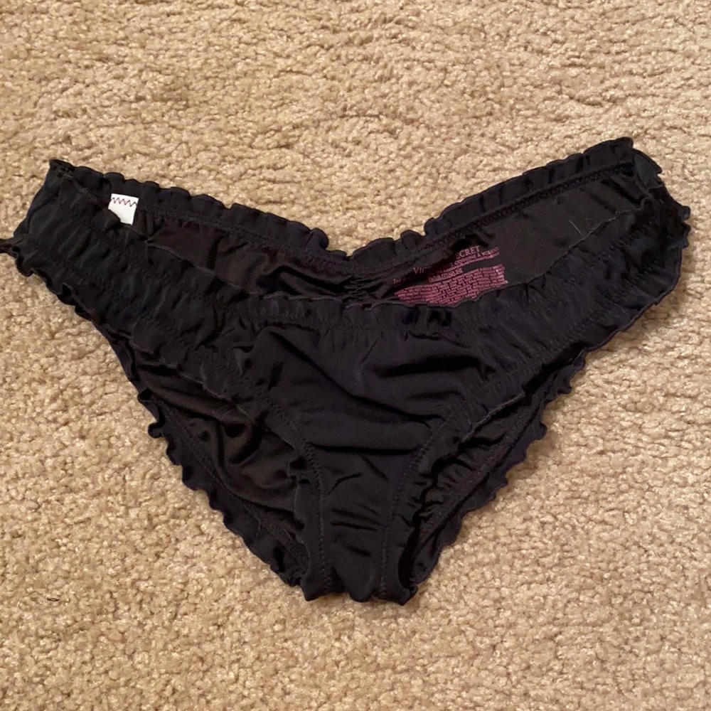 VS Ruffle cheeky bikini bottom
